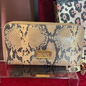 BADGLEY MISCHKA DALEOTA TAN & BLACK SNAKE PRINT ZIP AROUND WALLET